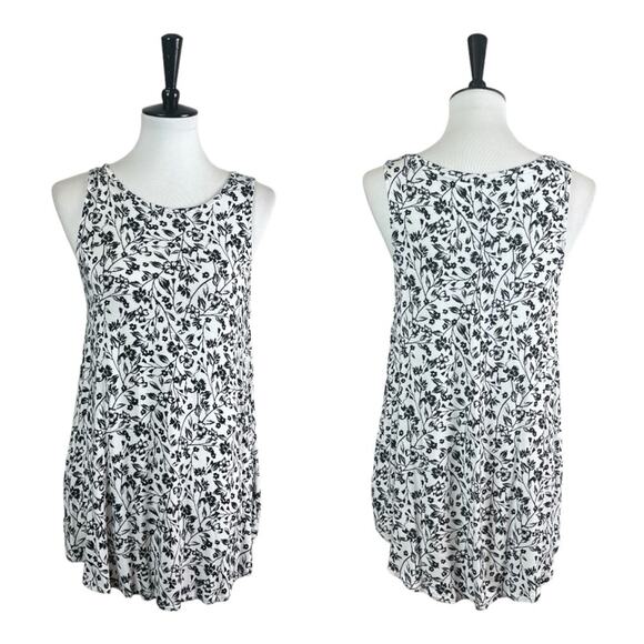 Old Navy Women’s Bundle of 4 Tank Tops Tie Back Palm Print Hot Pink Size Medium - Picture 5 of 9